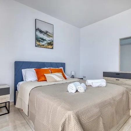 Апартаменты Bright 2br Sea Views From The Balcony