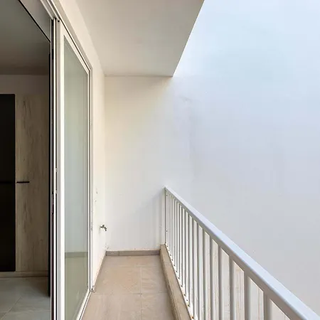 Апартаменты Bright 2br Sea Views From The Balcony