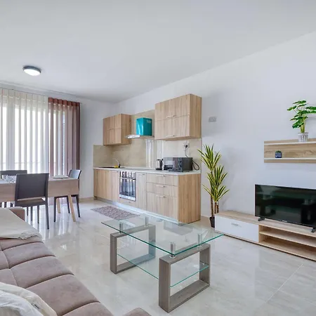 Bright 2br Sea Views From The Balcony *