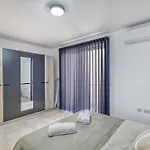 アパート Bright 2br Sea Views From The Balcony