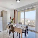 Bright 2br Sea Views From The Balcony