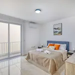 Bright 2br Sea Views From The Balcony * セント・ポールズ・ベイ