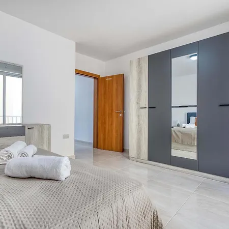 Bright 2br Sea Views From The Balcony *